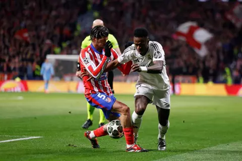 سجل ضعيف أمام أتلتيكو.. ديربي مدريد تحدٍ جديد لفينيسيوس